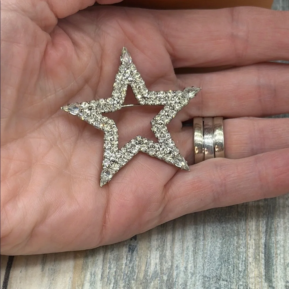 ⭐️Bauer vintage Silver Star rhinestone brooch pin